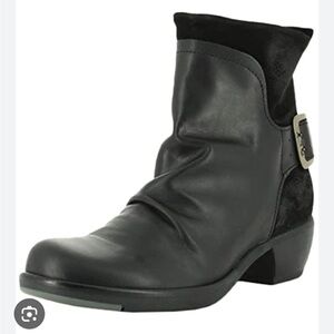 Fly London Woman's Black Leather Slouchy Buckle Mobwife Boots Sz 7.5 - 8